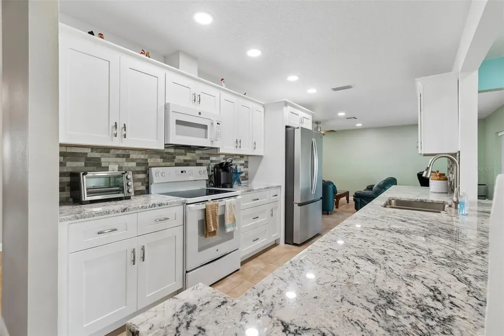 7310 9th Ave W Bradenton FL 34209