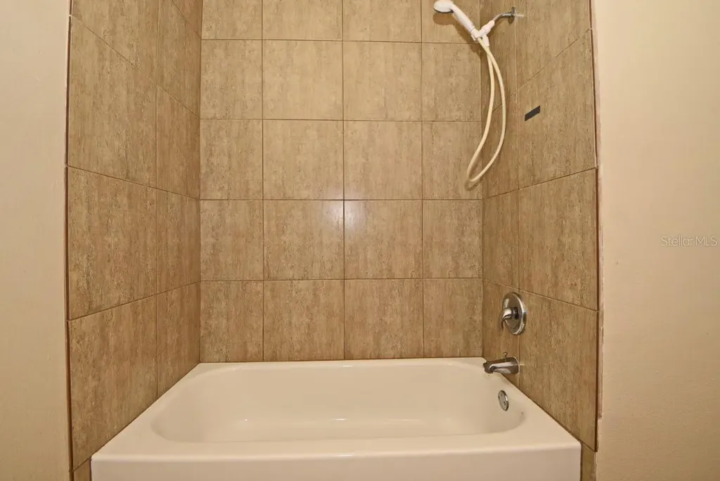 2724 Gray Fox Lane Orlando FL 32826