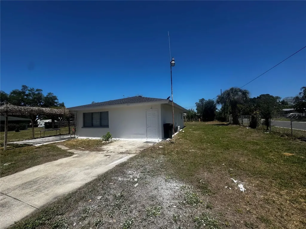 121 33rd Avenue E Bradenton FL 34208