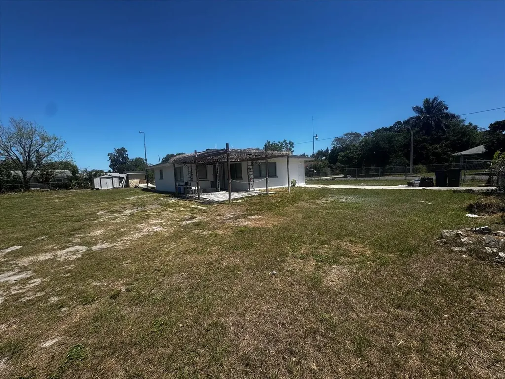 121 33rd Avenue E Bradenton FL 34208
