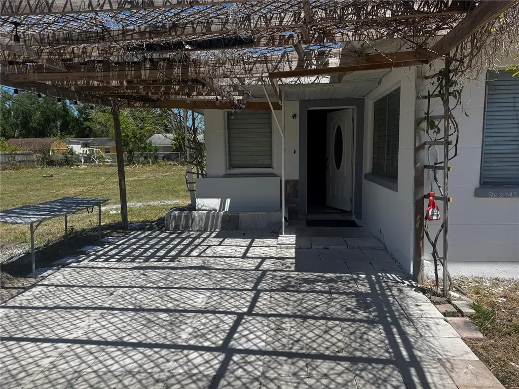 121 33rd Avenue E Bradenton FL 34208