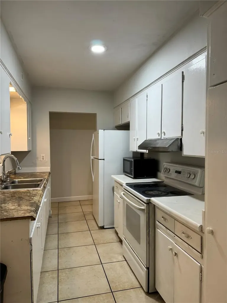 121 33rd Avenue E Bradenton FL 34208