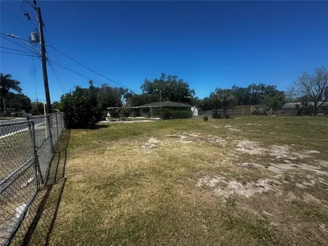 121 33rd Avenue E Bradenton FL 34208