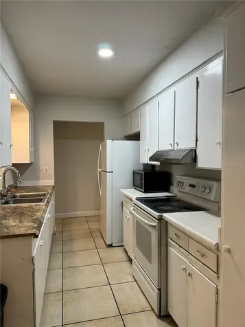 121 33rd Avenue E Bradenton FL 34208