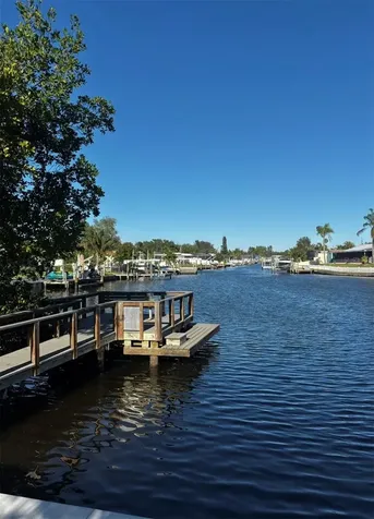 350 79th Avenue N St Petersburg FL 33702