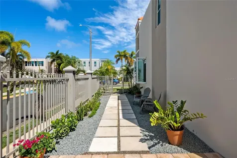 101 Calle Esmeralda, Cielo Dorado Village Vega Alta PR 00692
