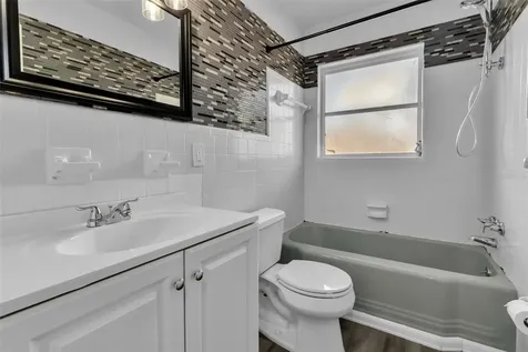 2317 2nd Avenue E Bradenton FL 34208