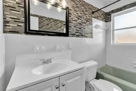 2317 2nd Avenue E Bradenton FL 34208