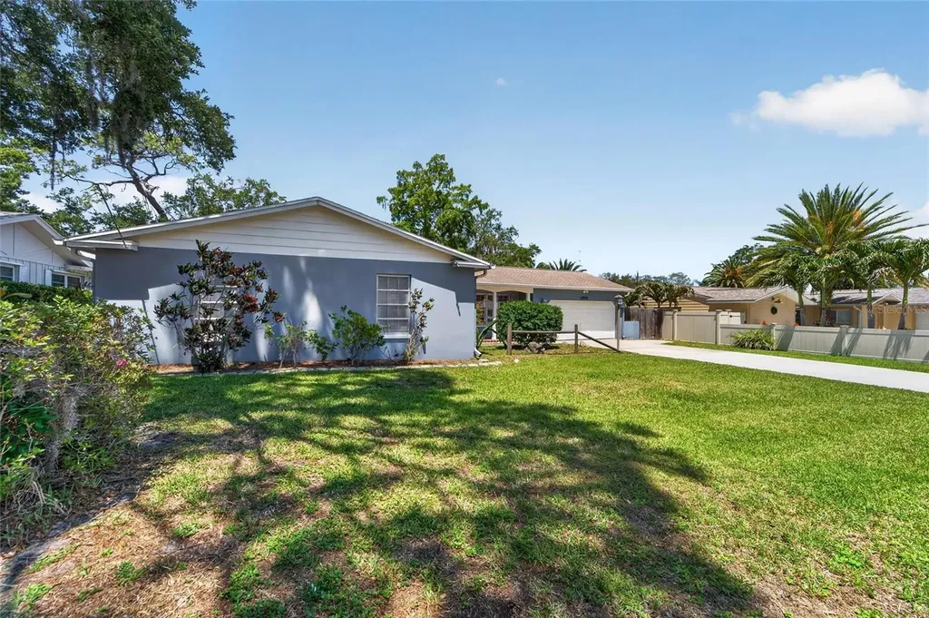 1894 Oakdale Lane N Clearwater FL 33764