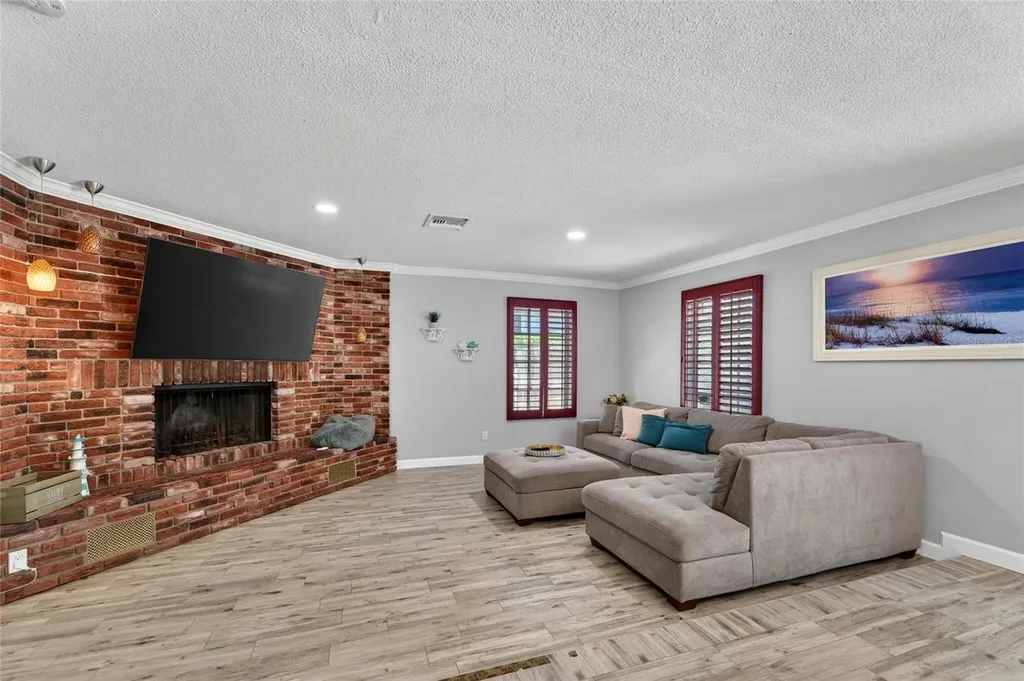 1894 Oakdale Lane N Clearwater FL 33764