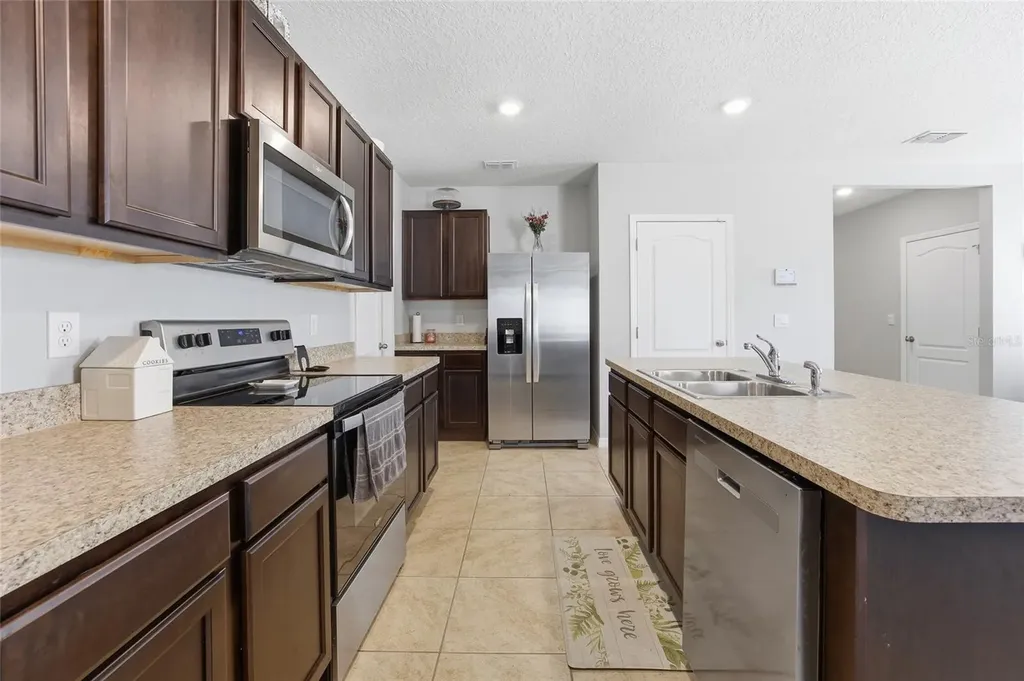 2557 Shamrock Street Tavares FL 32778