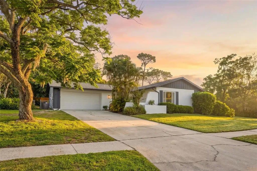 1434 Red Oak Drive Tarpon Springs FL 34689
