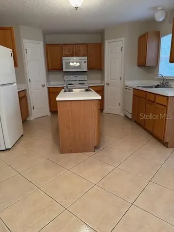 744 Paris Drive Kissimmee FL 34759