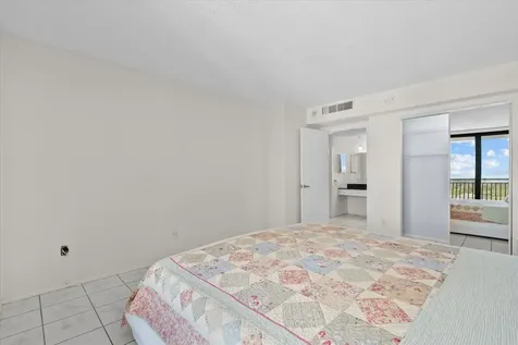 4822 Ocean Boulevard Sarasota FL 34242