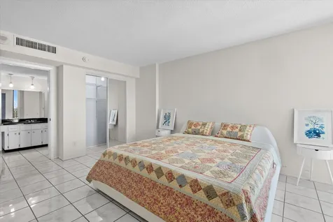 4822 Ocean Boulevard Sarasota FL 34242