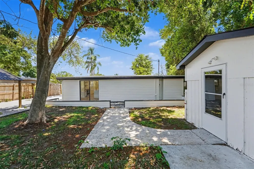 9482 Crestview Street Seminole FL 33772