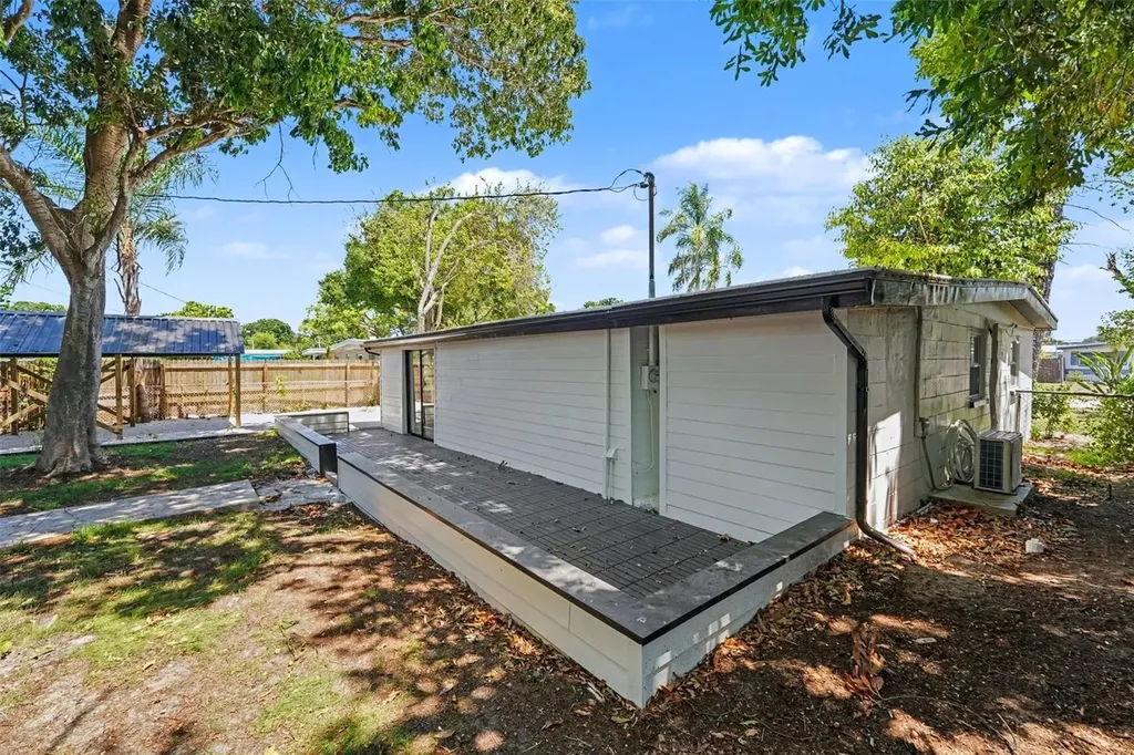 9482 Crestview Street Seminole FL 33772