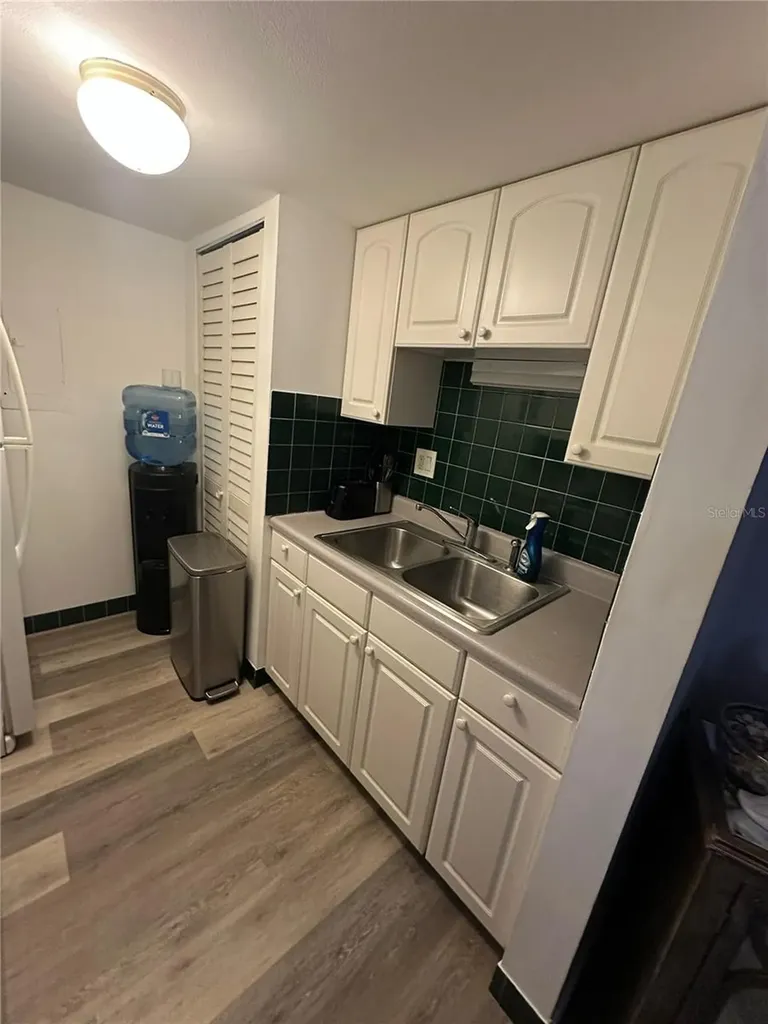 1084 82nd Terrace N St Petersburg FL 33702