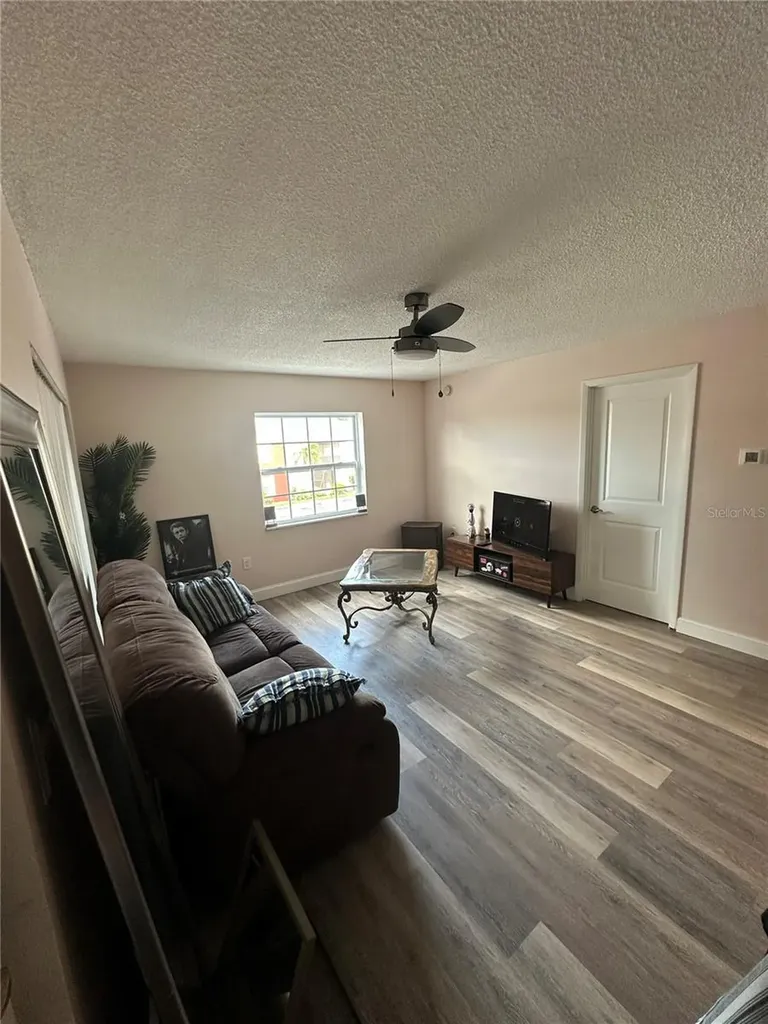 1084 82nd Terrace N St Petersburg FL 33702