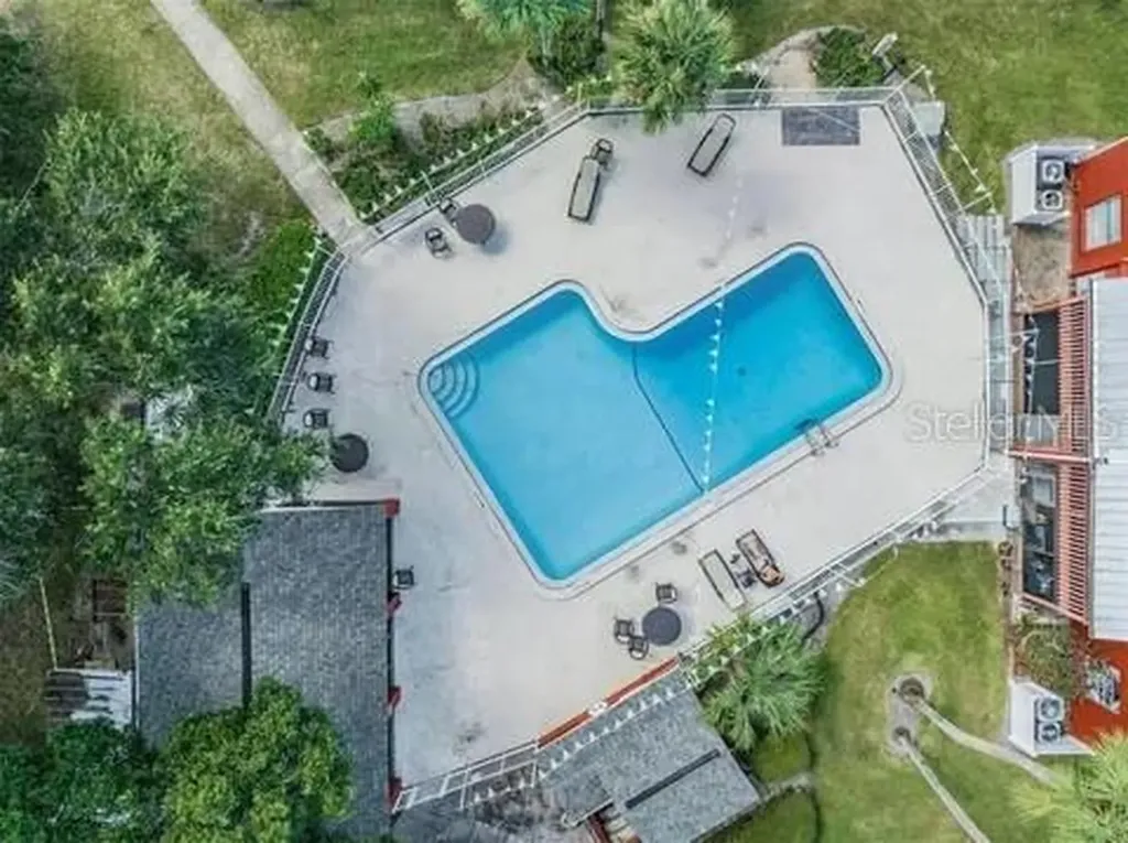 1084 82nd Terrace N St Petersburg FL 33702