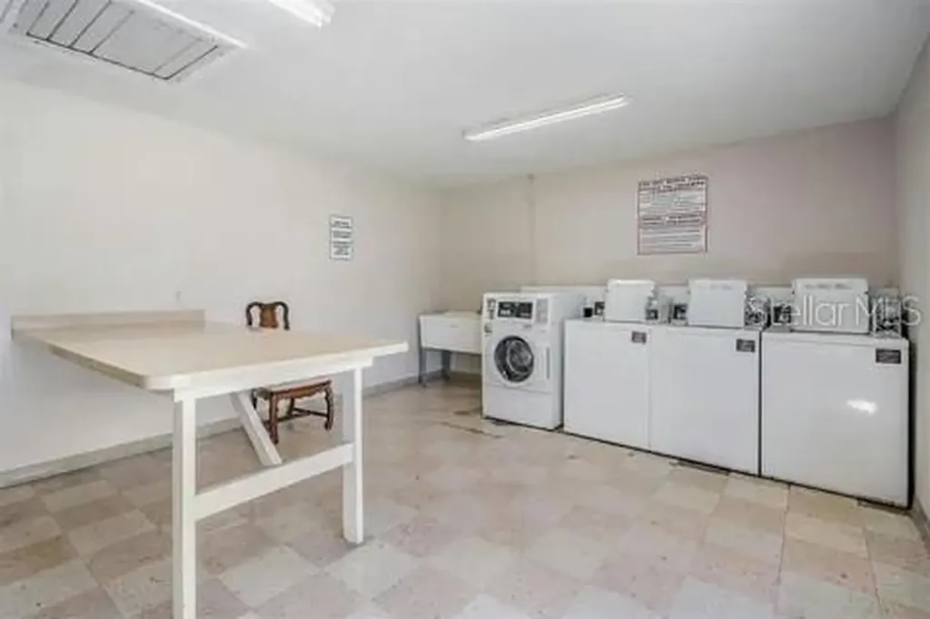 1084 82nd Terrace N St Petersburg FL 33702