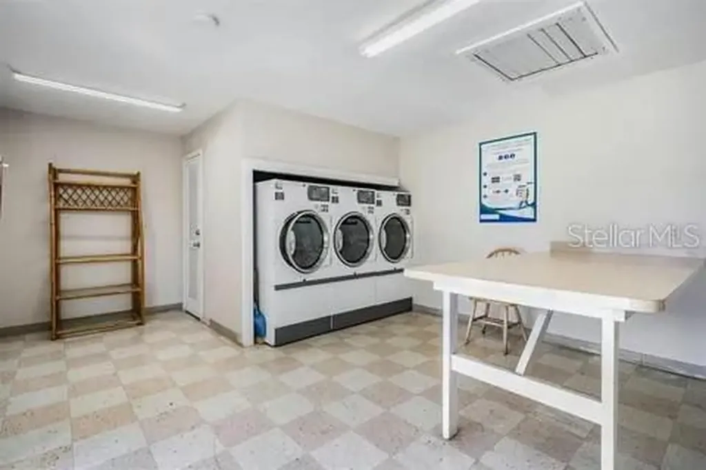 1084 82nd Terrace N St Petersburg FL 33702