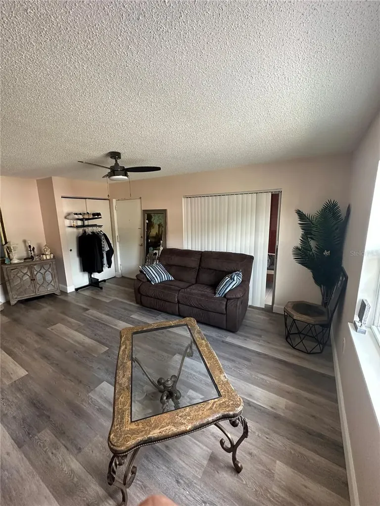 1084 82nd Terrace N St Petersburg FL 33702