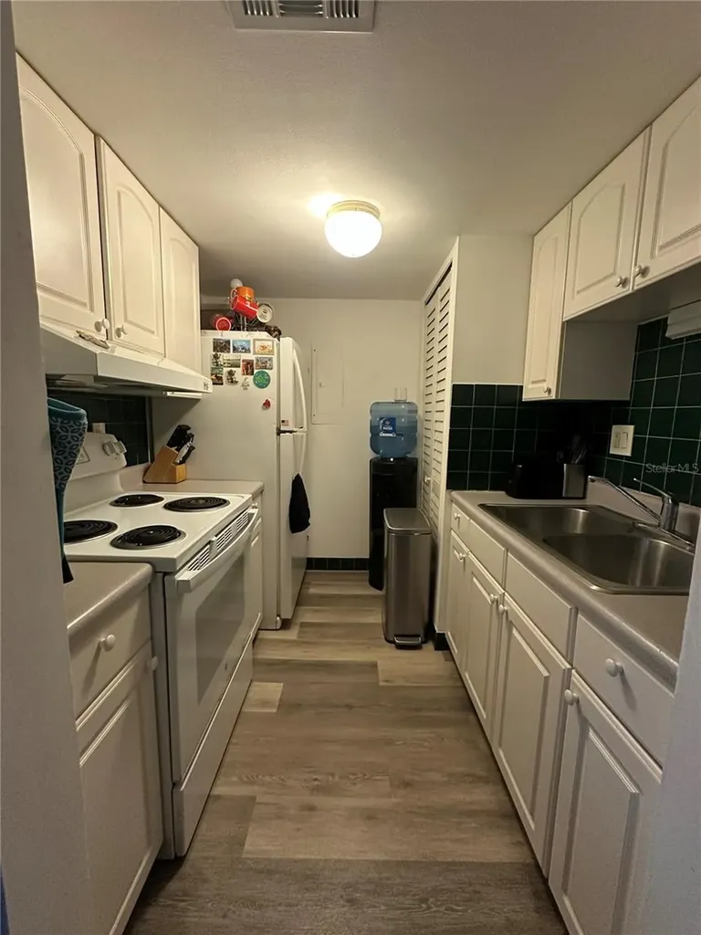 1084 82nd Terrace N St Petersburg FL 33702