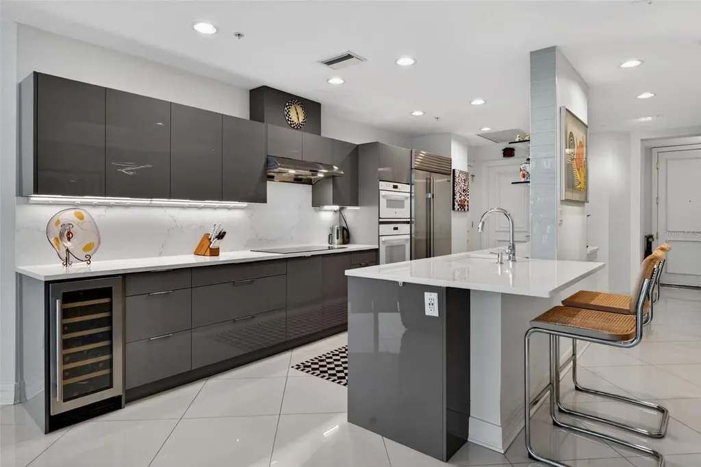 340 S Palm Avenue Sarasota FL 34236