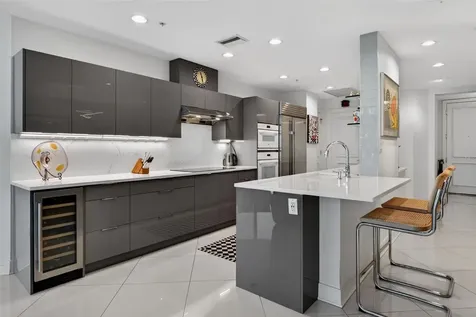 340 S Palm Avenue Sarasota FL 34236
