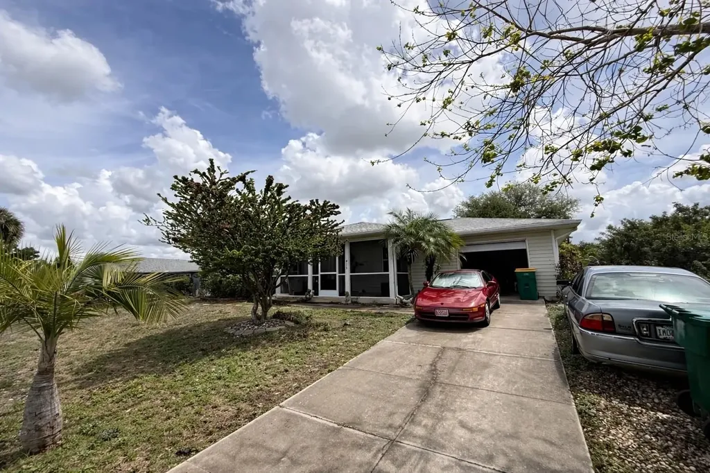 913 Tropical Circle NW Port Charlotte FL 33948