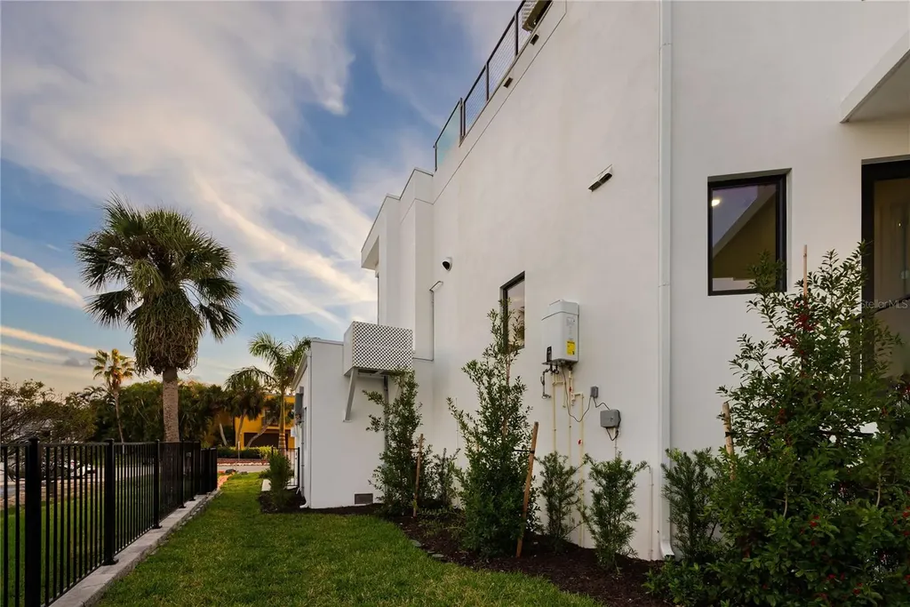 519 Rountree Drive Longboat Key FL 34228