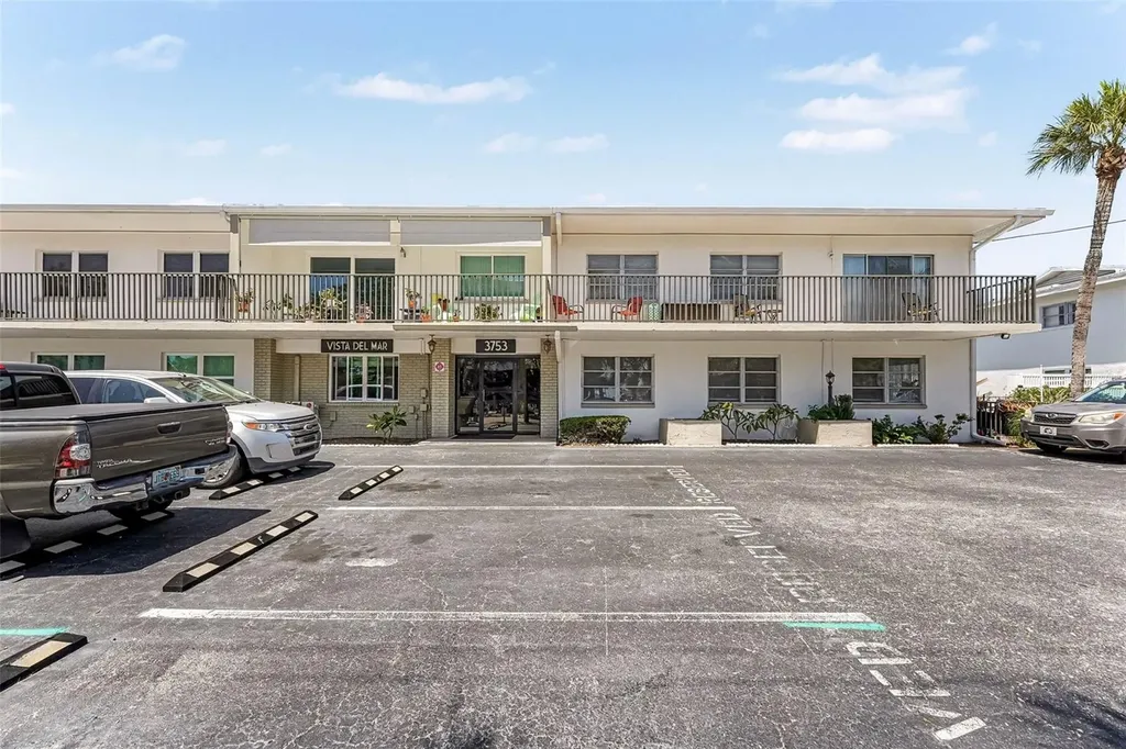 3753 46th Avenue S St Petersburg FL 33711