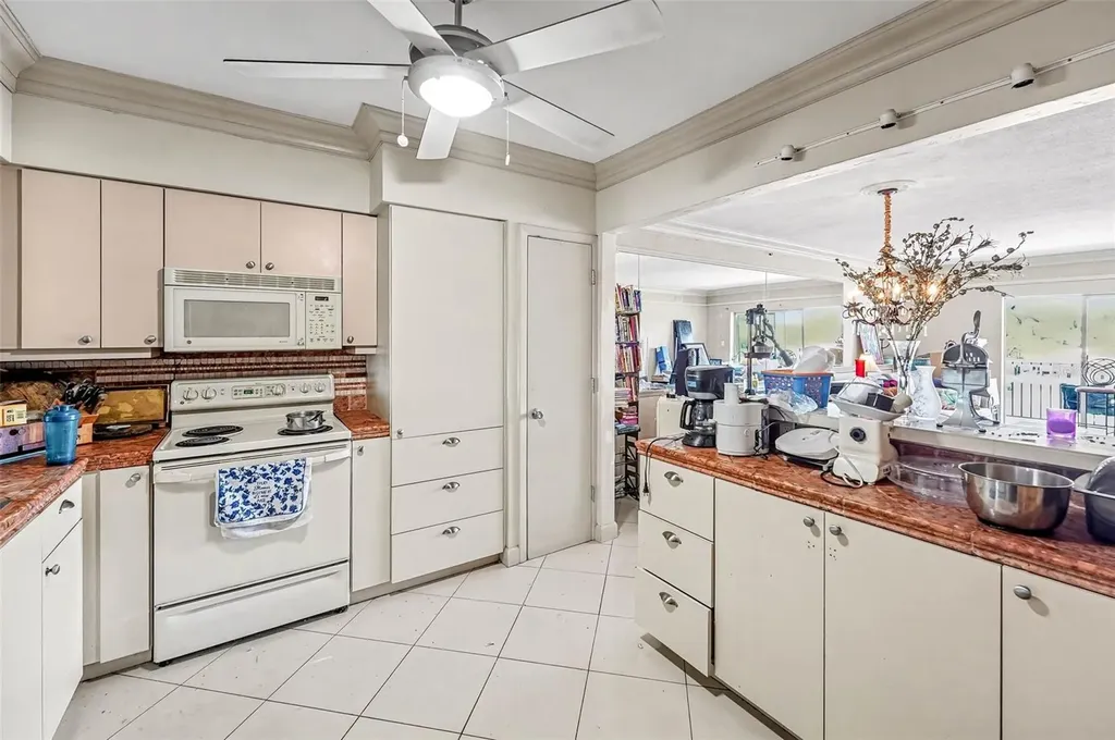 3753 46th Avenue S St Petersburg FL 33711