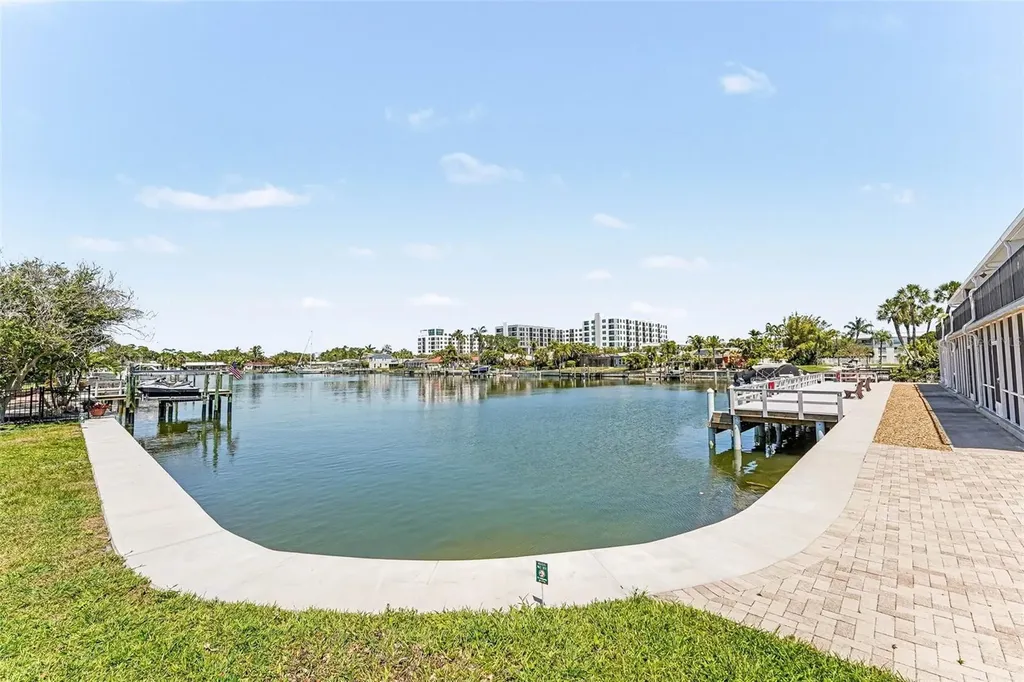 3753 46th Avenue S St Petersburg FL 33711