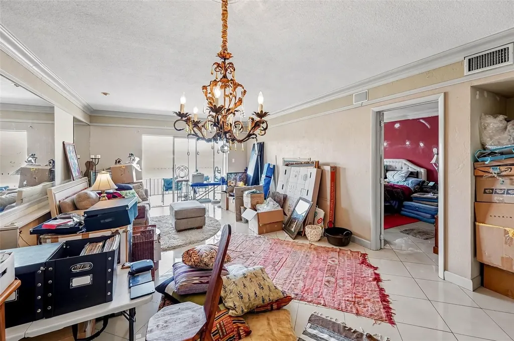 3753 46th Avenue S St Petersburg FL 33711