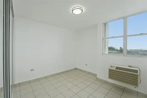 519 Ave Las Cumbres Guaynabo PR 00969