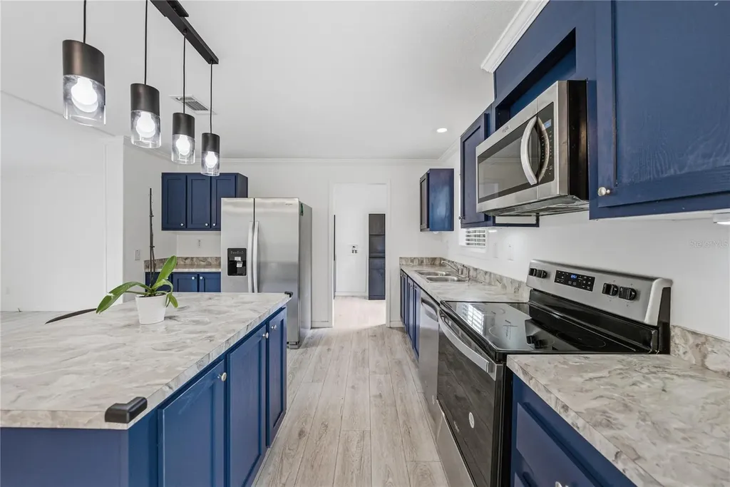 38645 Henry Drive Zephyrhills FL 33542