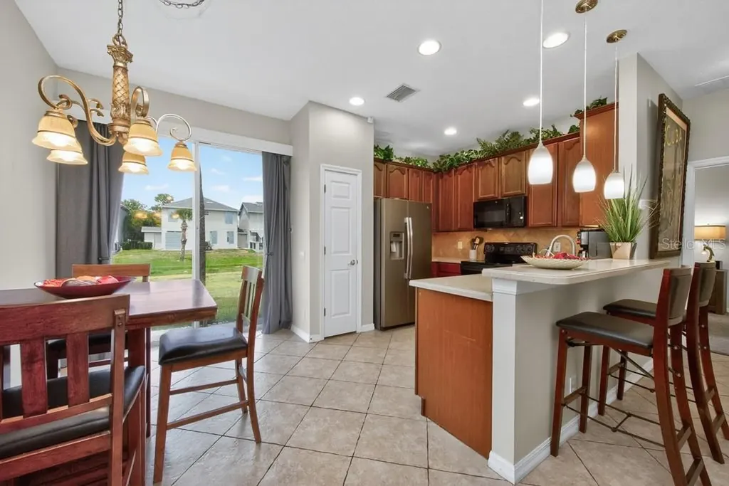 1063 Paseo Del Rio NE St Petersburg FL 33702