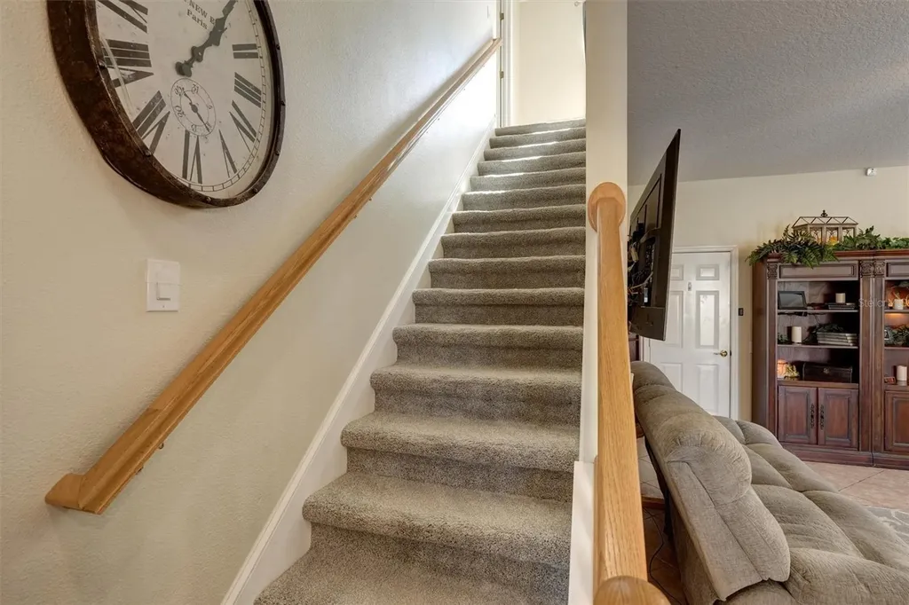 1063 Paseo Del Rio NE St Petersburg FL 33702
