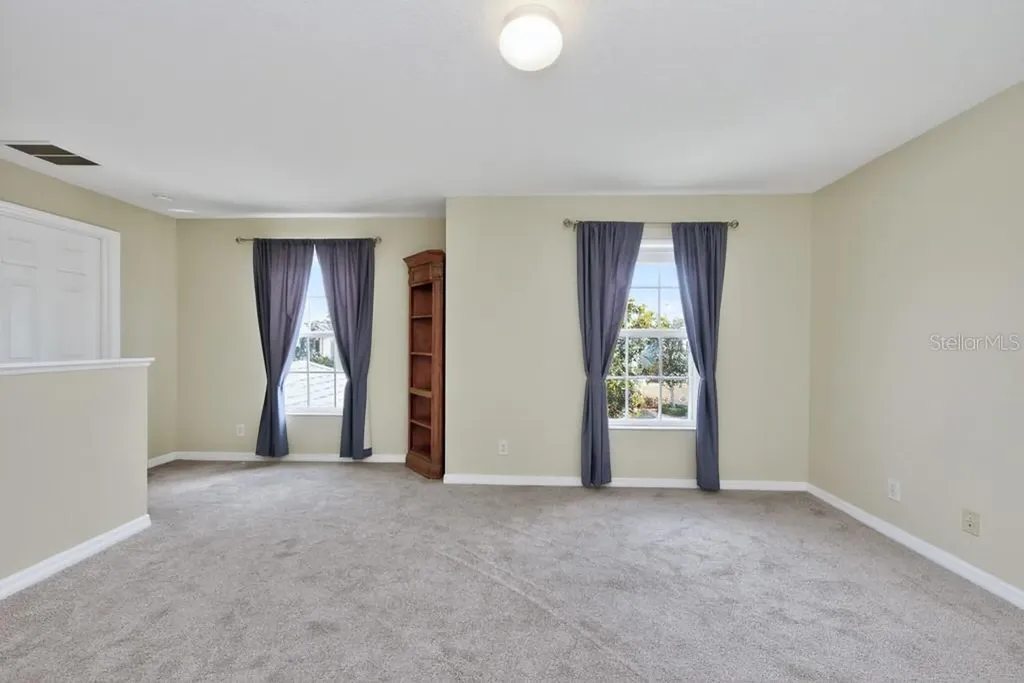 1063 Paseo Del Rio NE St Petersburg FL 33702