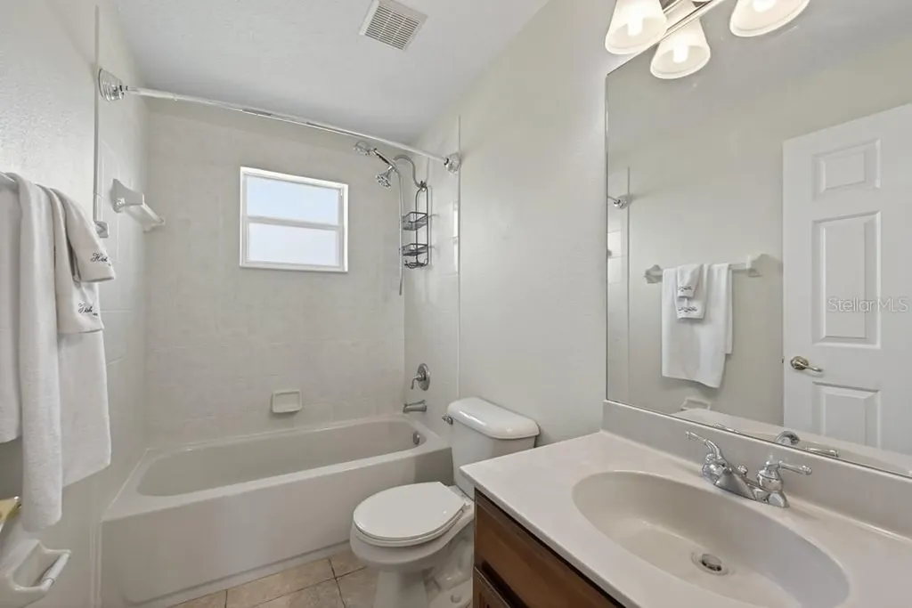 1063 Paseo Del Rio NE St Petersburg FL 33702