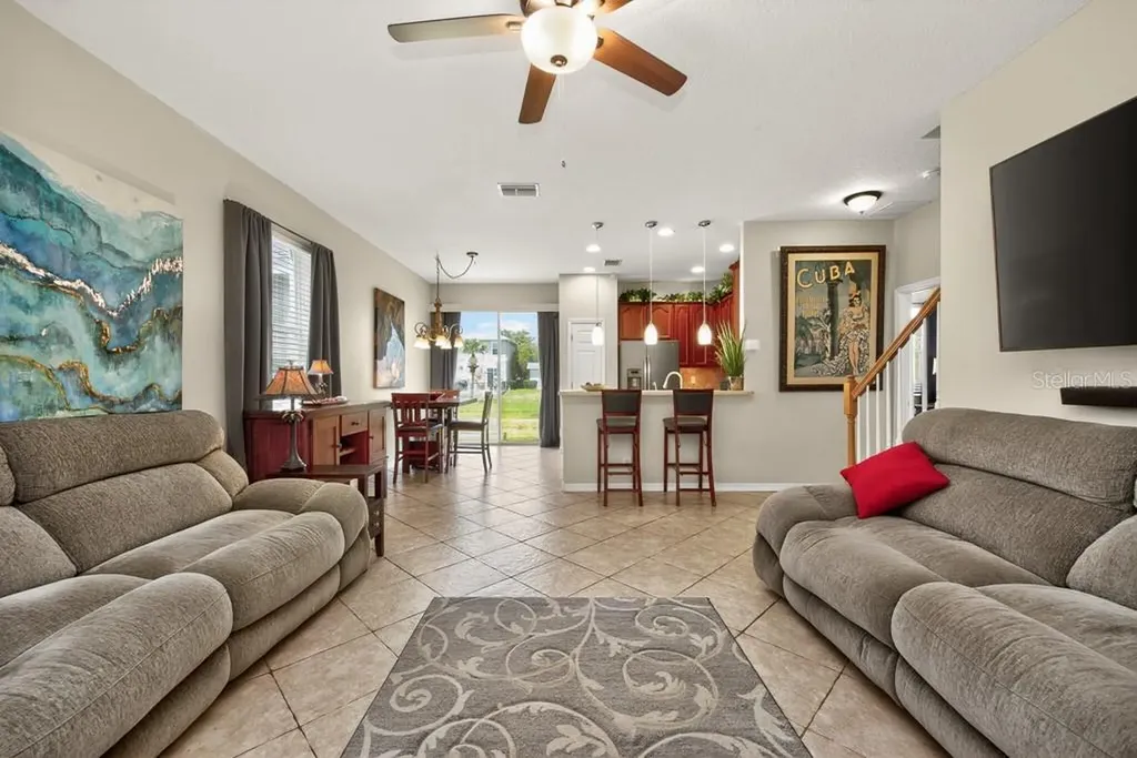 1063 Paseo Del Rio NE St Petersburg FL 33702