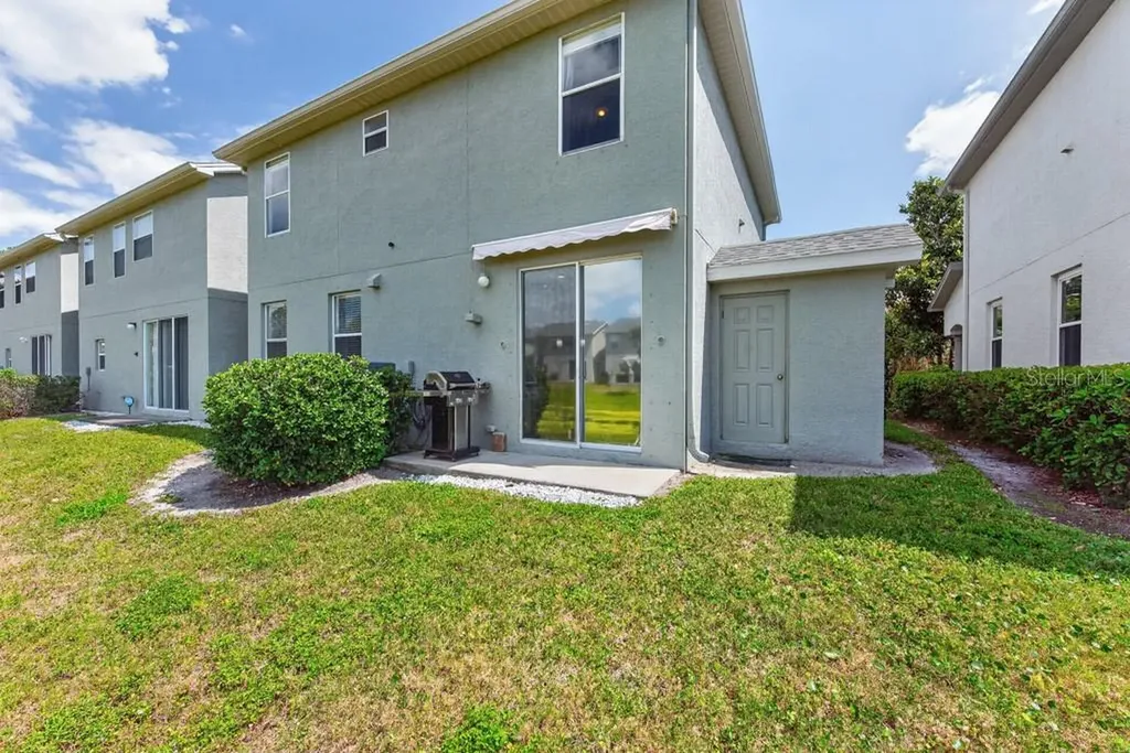1063 Paseo Del Rio NE St Petersburg FL 33702