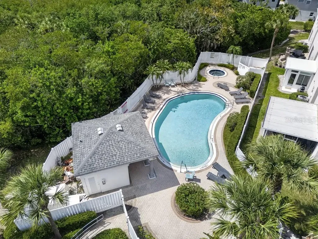 1063 Paseo Del Rio NE St Petersburg FL 33702