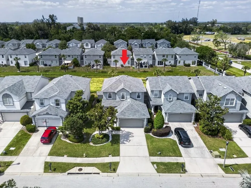 1063 Paseo Del Rio NE St Petersburg FL 33702