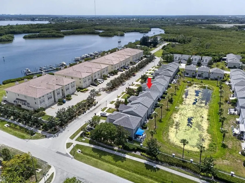 1063 Paseo Del Rio NE St Petersburg FL 33702