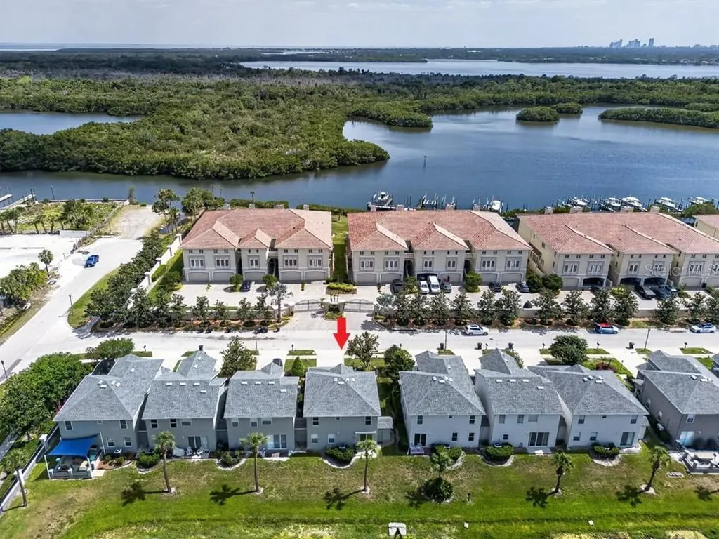 1063 Paseo Del Rio NE St Petersburg FL 33702
