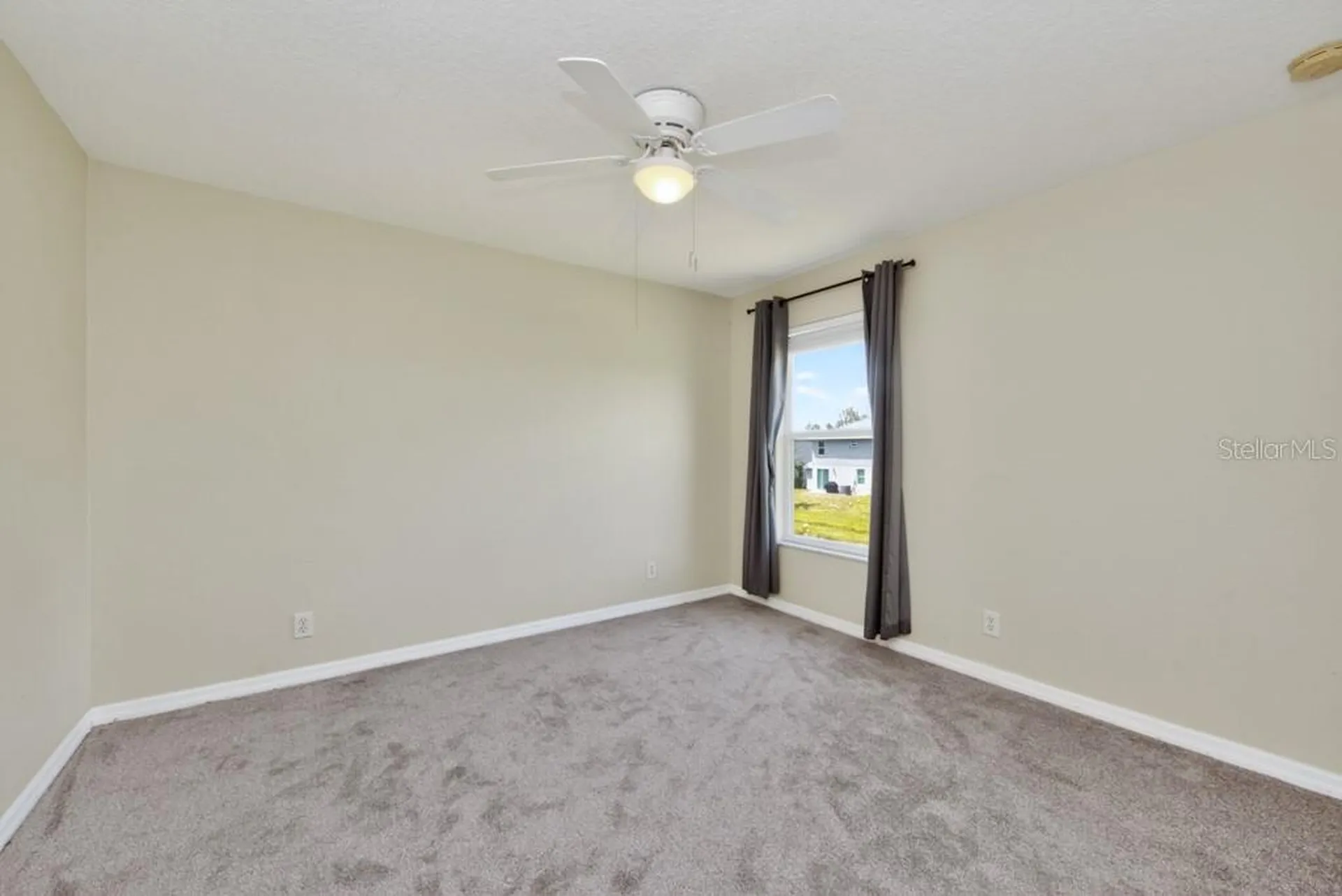 1063 Paseo Del Rio NE St Petersburg FL 33702