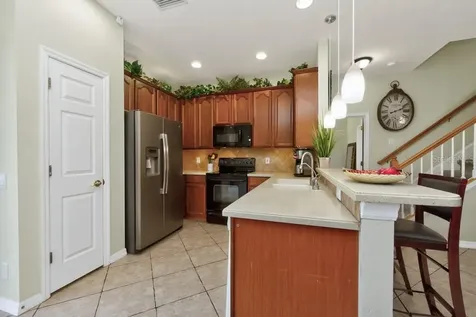 1063 Paseo Del Rio NE St Petersburg FL 33702